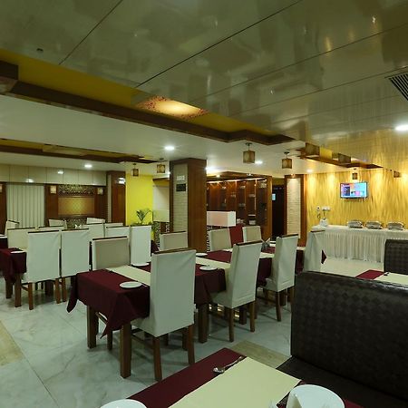 Hotel Sj International Guwahati Zewnętrze zdjęcie