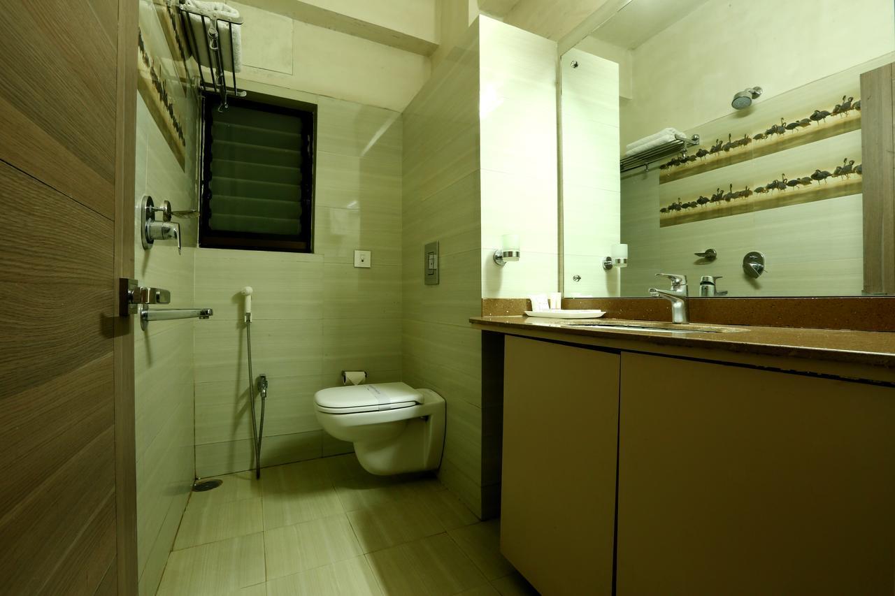 Hotel Sj International Guwahati Zewnętrze zdjęcie