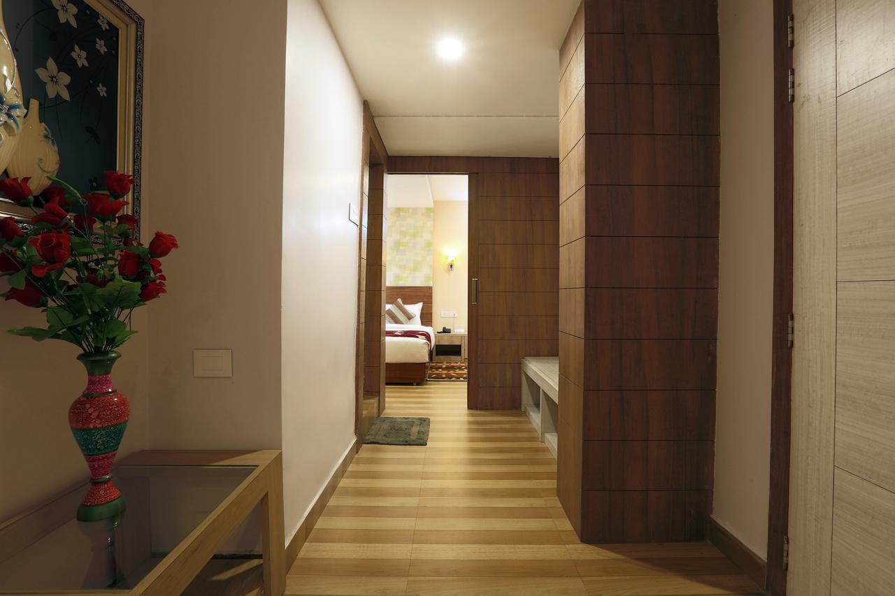 Hotel Sj International Guwahati Zewnętrze zdjęcie