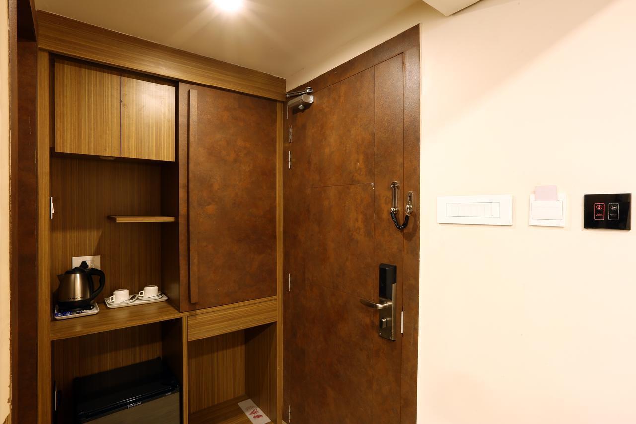 Hotel Sj International Guwahati Zewnętrze zdjęcie