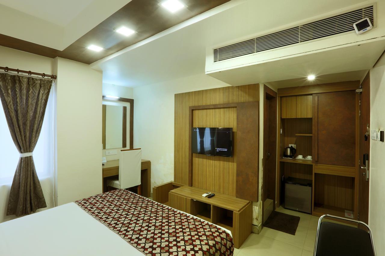 Hotel Sj International Guwahati Zewnętrze zdjęcie