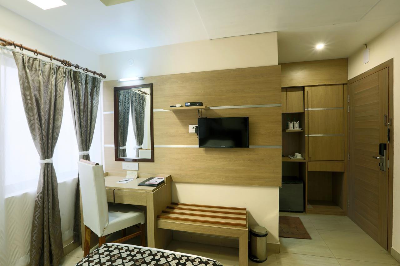 Hotel Sj International Guwahati Zewnętrze zdjęcie