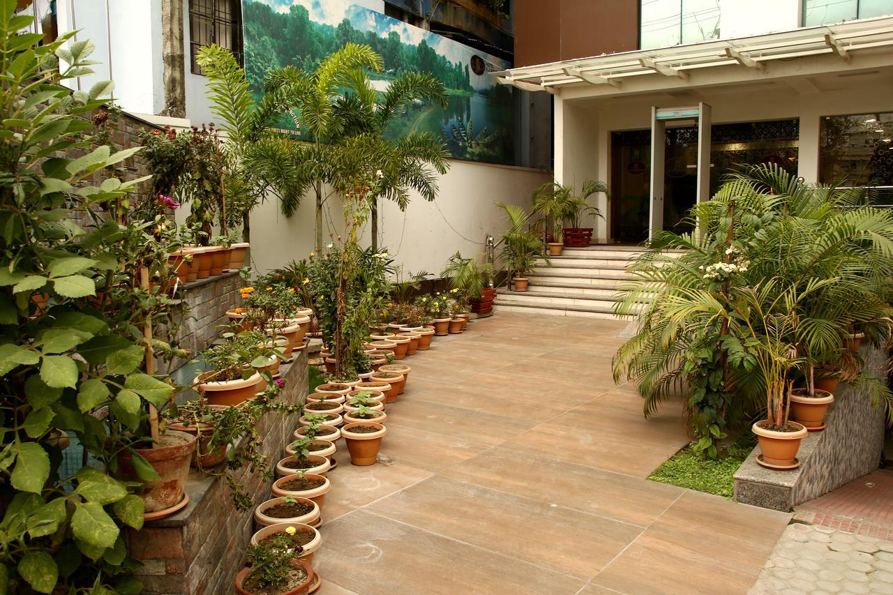 Hotel Sj International Guwahati Zewnętrze zdjęcie
